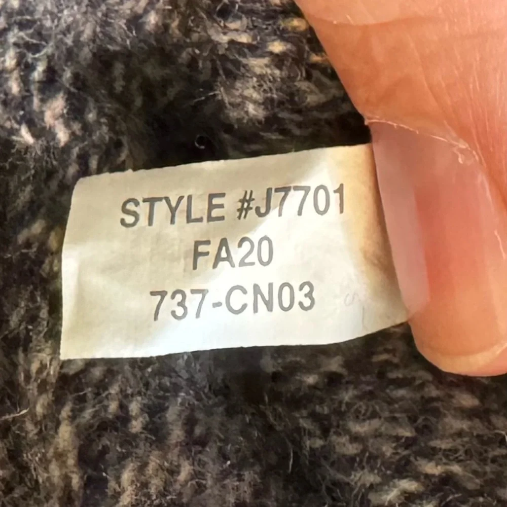 Like new! Rugged merino wool heather crewneck sweater